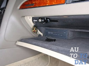 Механический блокиратор капота Механический блокиратор капота