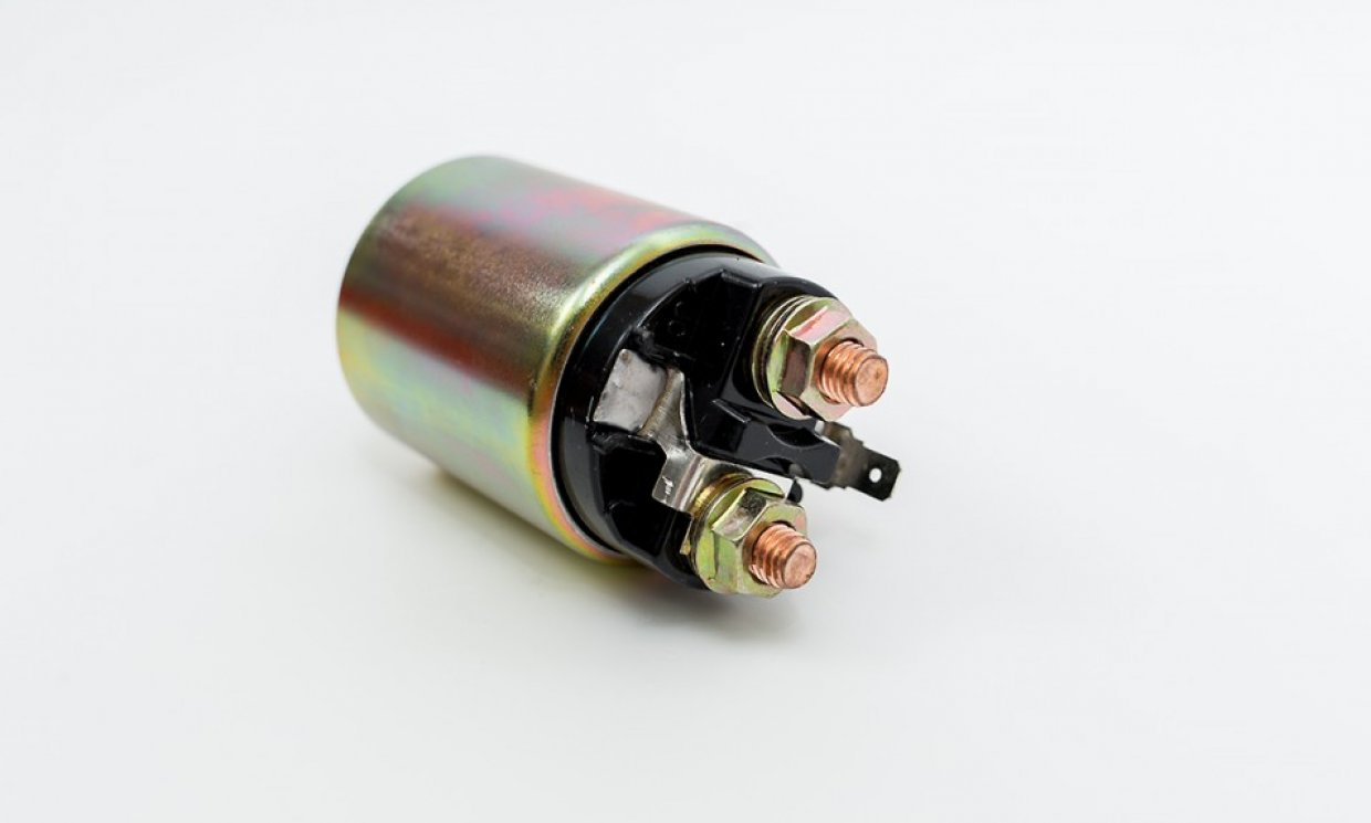 Втягивающее реле стартера