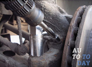 Снимаем ступицу