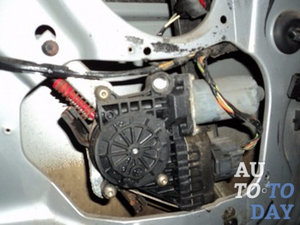 Єлектростеклоподъемник