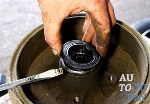 Сальник задней ступицы