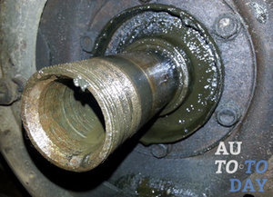 Сальник задней ступицы