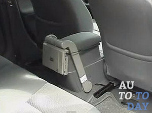 Автомобильный монитор на подлокотник