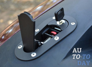 Замок капота