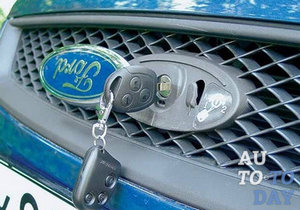 Замок капота