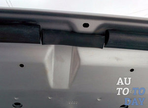 Установка замка капота