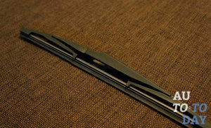 Снимаем стеклоочиститель с машины Снимаем стеклоочиститель с машины