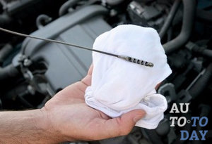 Проверяем уровень масла