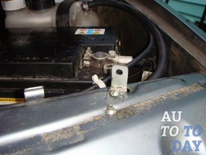 Установка замка капота Установка замка капота