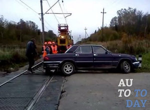 Автомобиль на переезде Автомобиль на переезде