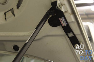 Газовый упор капота