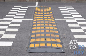 Лежачий полицейский