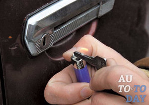 Отогреваем замок авто