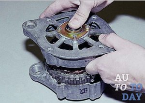 Снимаем переднюю крышку