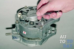 Снимаем генератор