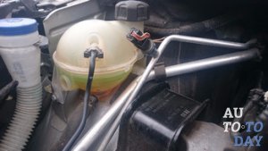 Бачок с антифризом Бачок с антифризом