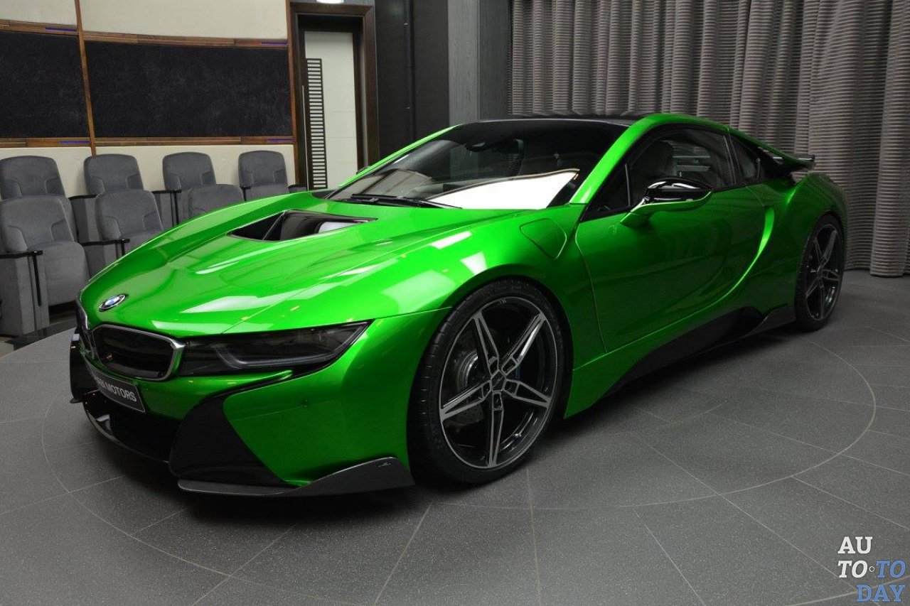 БМВ i8 зеленая