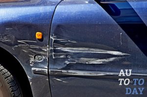 Авто задели на парковке Авто задели на парковке