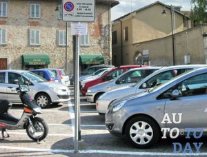 Двор жилого дома Двор жилого дома