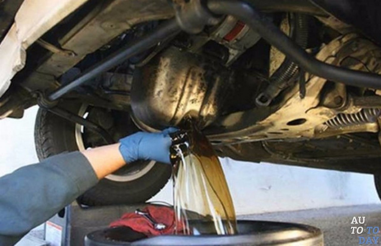 Сливаем масло