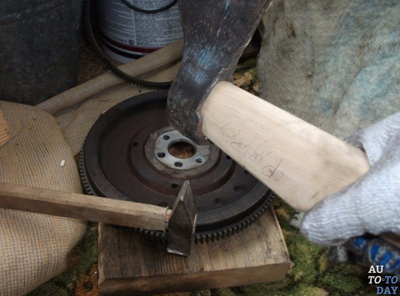 Выбиваем венец маховика Выбиваем венец маховика