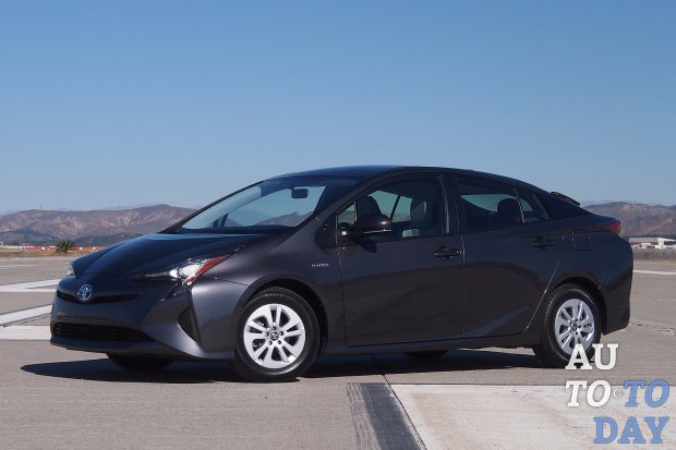 Тoyota отзывает 340 000 гибридов Prius из-за неисправных тормозов