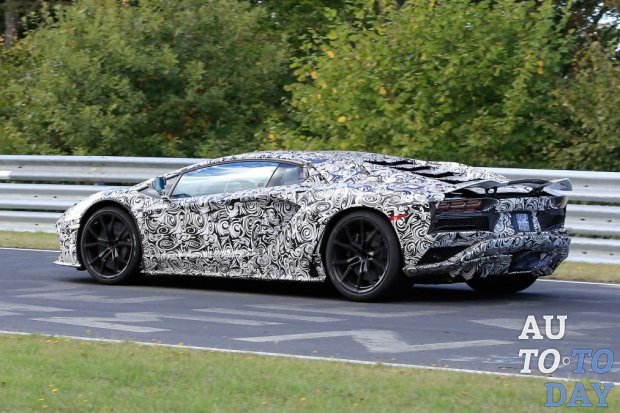 Обновленный Lamborghini Aventador получил более яркую внешность