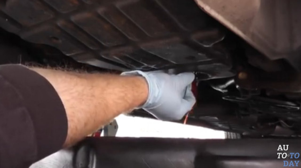 Сливаем масло