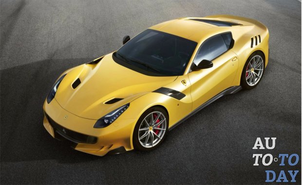 Ferrari F12 Berlinetta выехал на дорогу, заинтриговав своими обновлениями