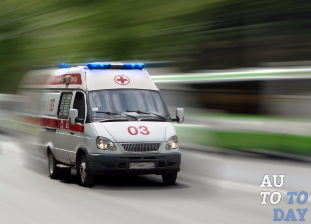 Какой штраф ждет автомобилиста, если не пропустить скорую или другой спецтранспорт?