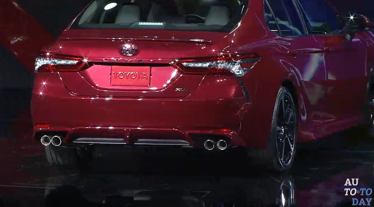 Детройтский автосалон: Toyota Camry открывает новую страницу в семействе седанов