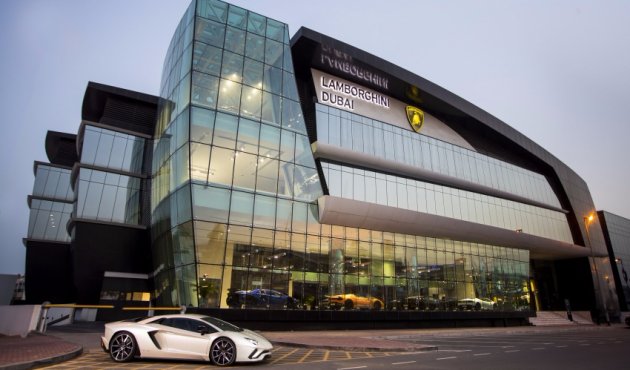 Lamborghini открывает самый большой в мире автосалон в Дубае