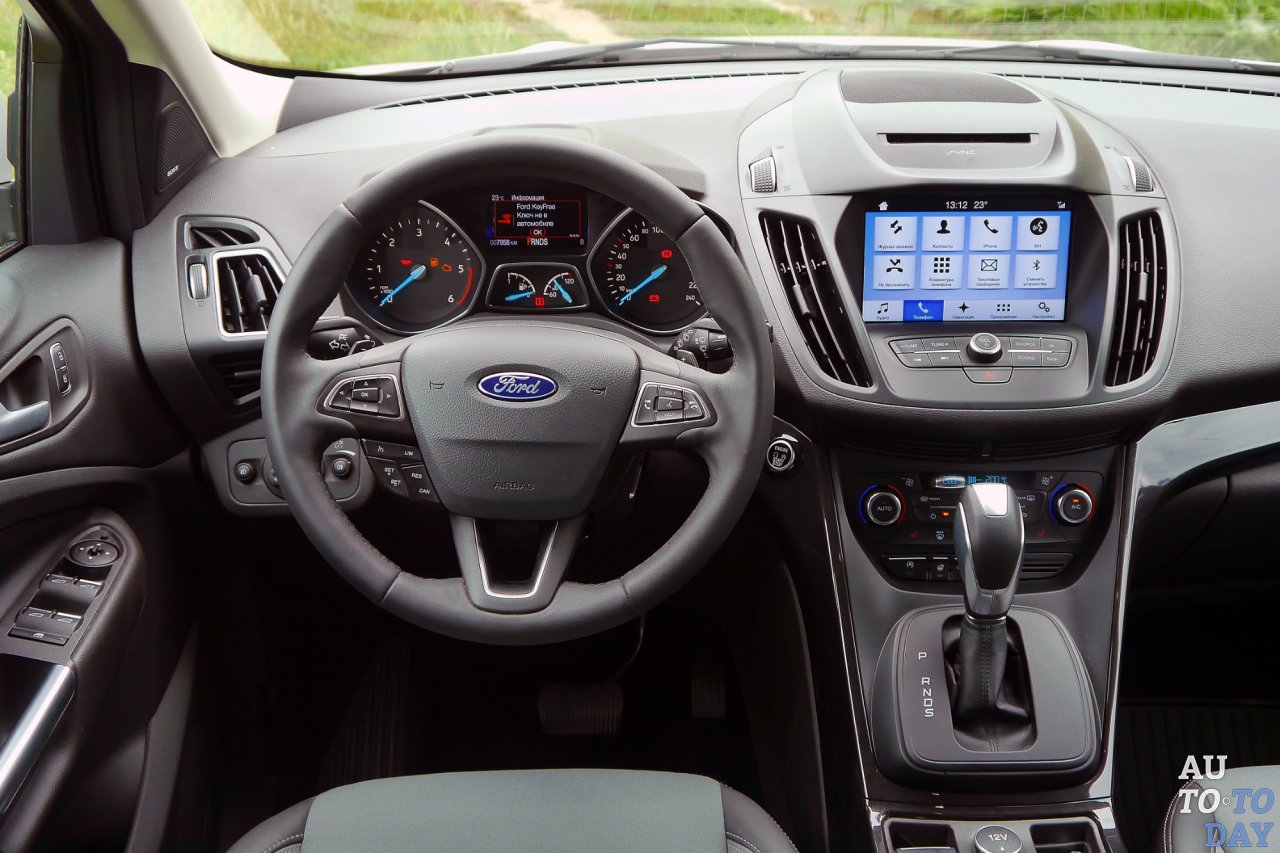 Панель на кугу. Куга 2017 панель. Форд Куга 2 салон. Форд Куга 1 салон. Ford Kuga 2 Interior.