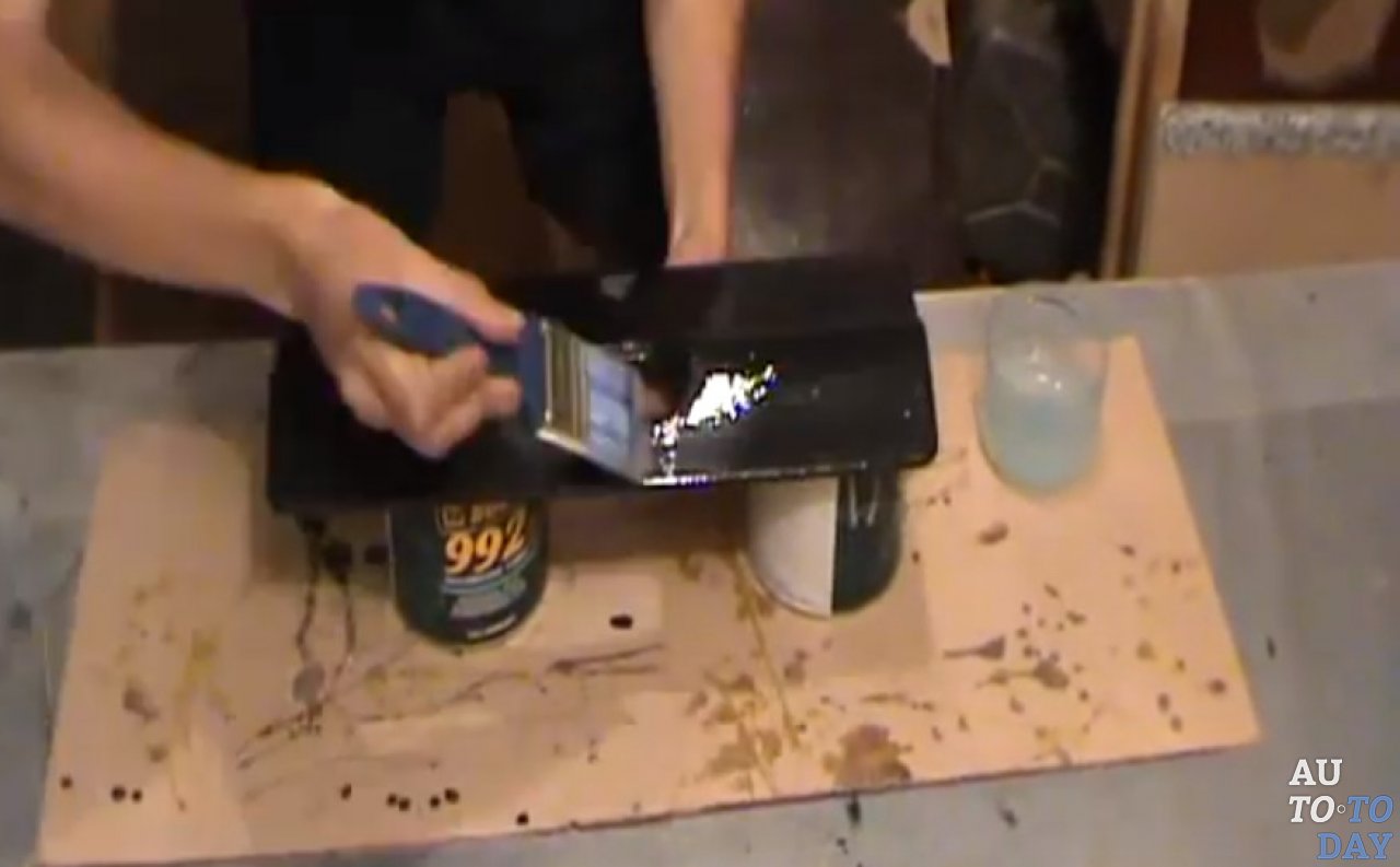 Нанесение клея Нанесение клея