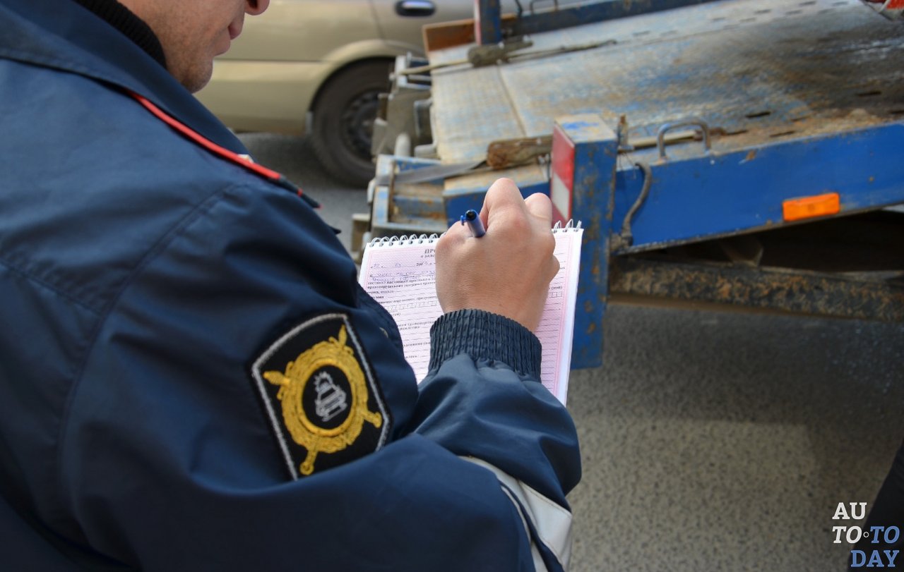 Сотрудник ГИБДД Сотрудник ГИБДД