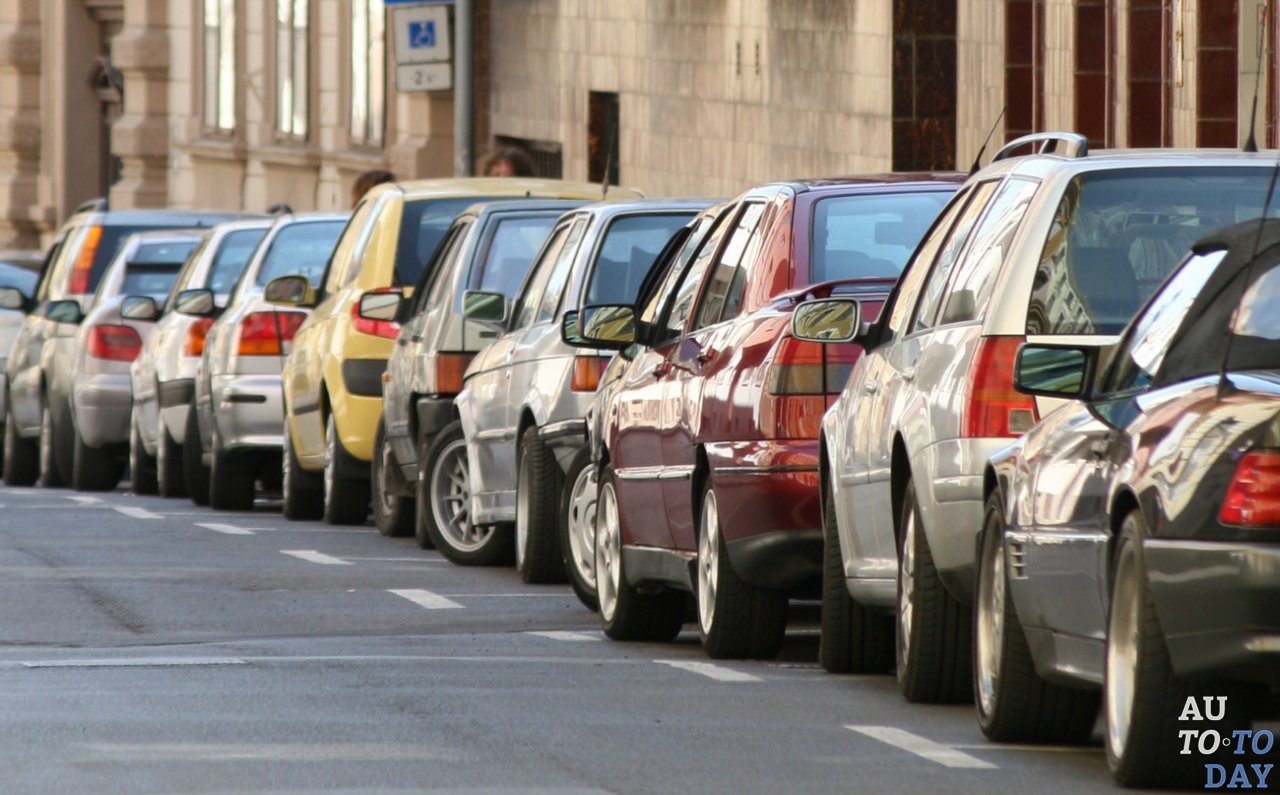 Параллельная парковка на проезжей части