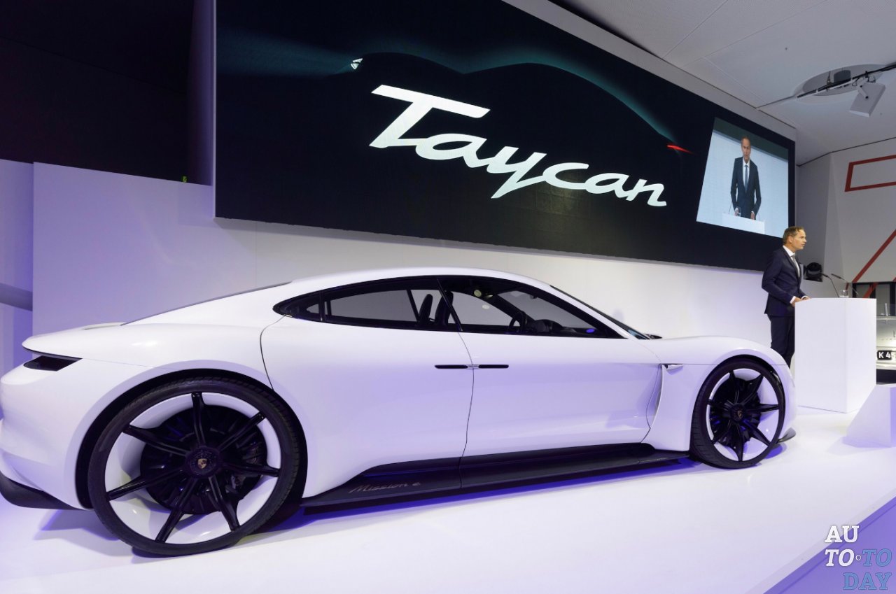 Роскошный Porsche Taycan показал свои возможности в Гудвуде Роскошный Porsche Taycan показал свои возможности в Гудвуде