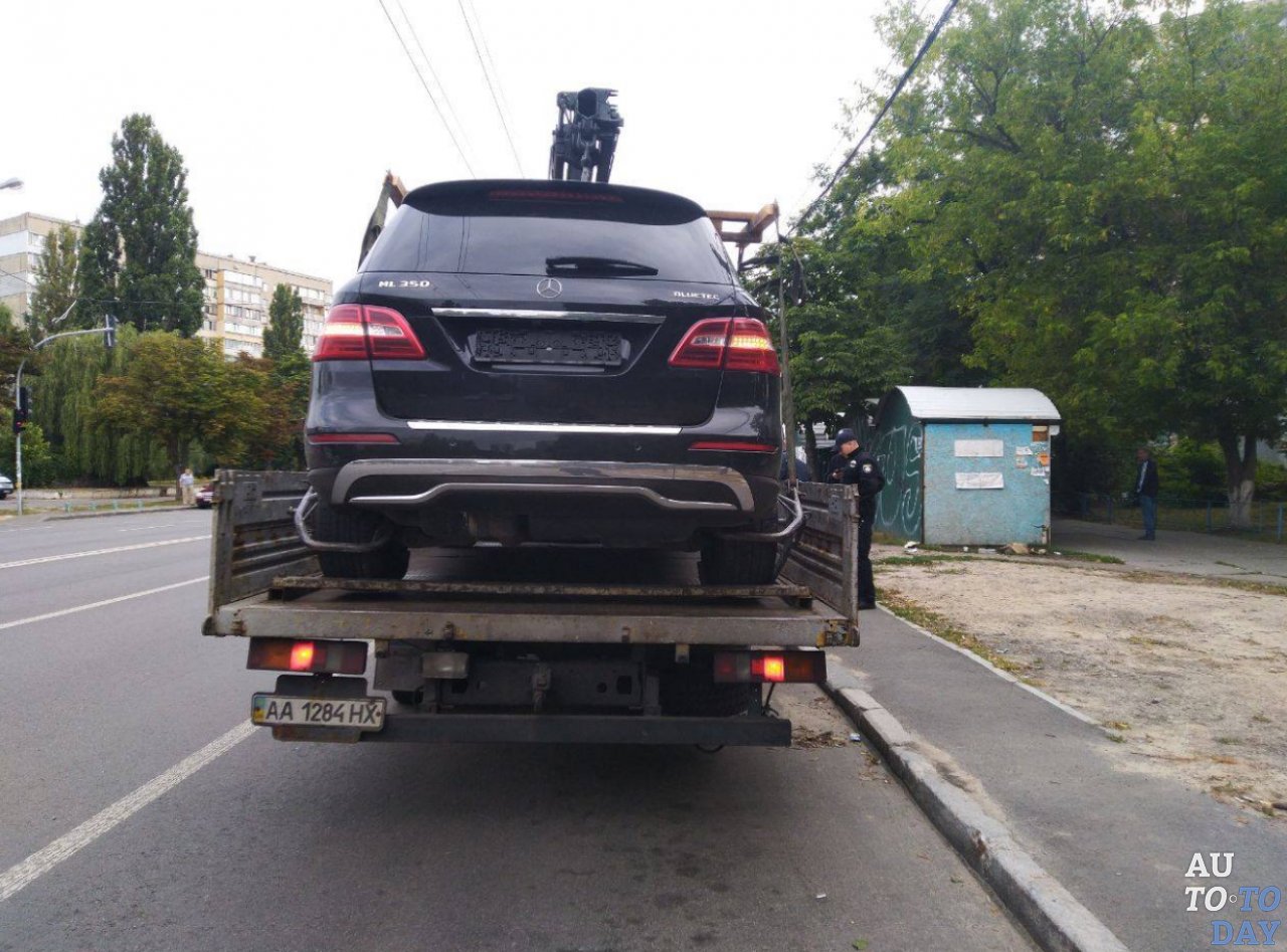 Массовая эвакуация авто в Киеве привела к острой нехватке мест на штрафплощадках Массовая эвакуация авто в Киеве привела к острой нехватке мест на штрафплощадках