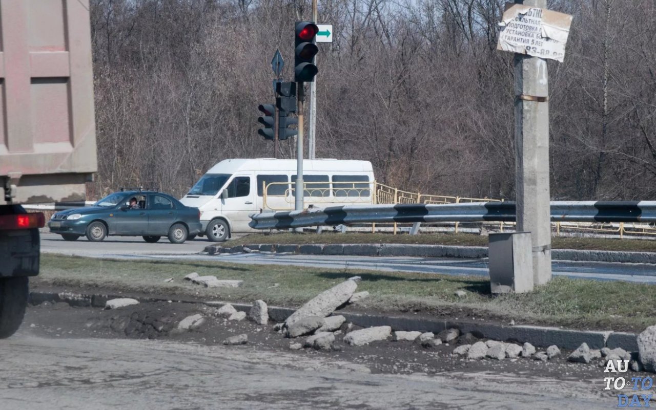 В Запорожье после ремонта подходов открыли движение по мосту в Шевченковском районе В Запорожье после ремонта подходов открыли движение по мосту в Шевченковском районе