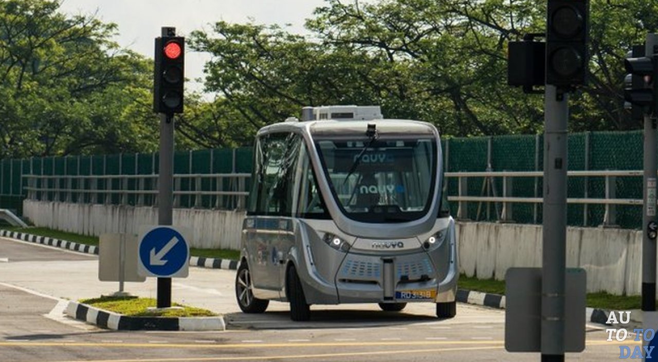 Автономный шаттл столкнулся с пешеходом в Вене Автономный шаттл столкнулся с пешеходом в Вене