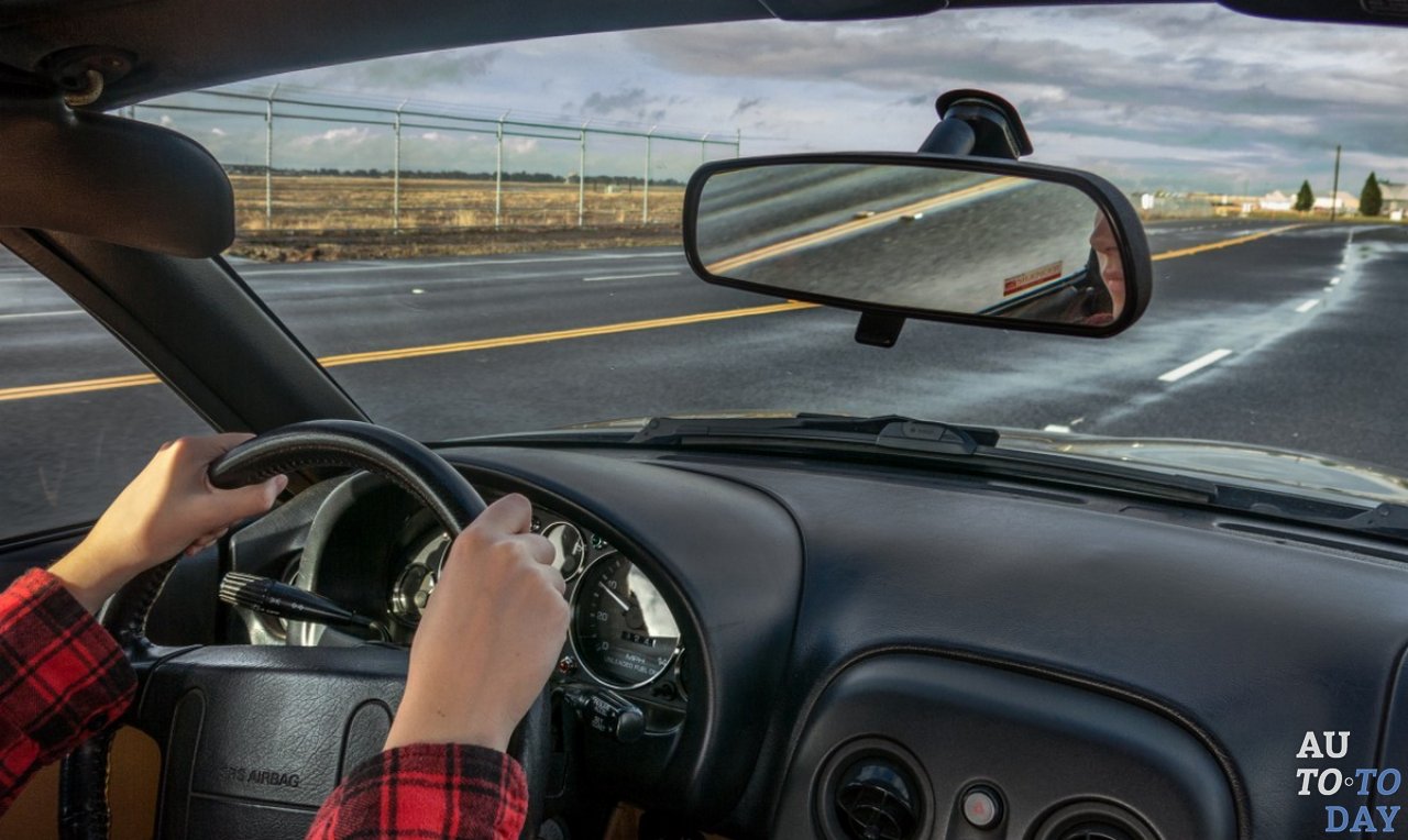 Автомобиль начинает движения