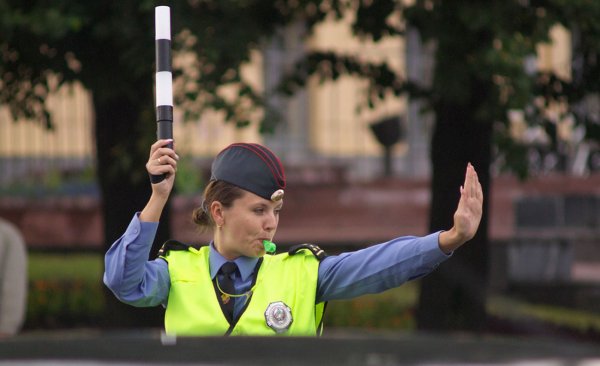 Регулировка дорожного движения: что означает, виды жестов и как легко ...