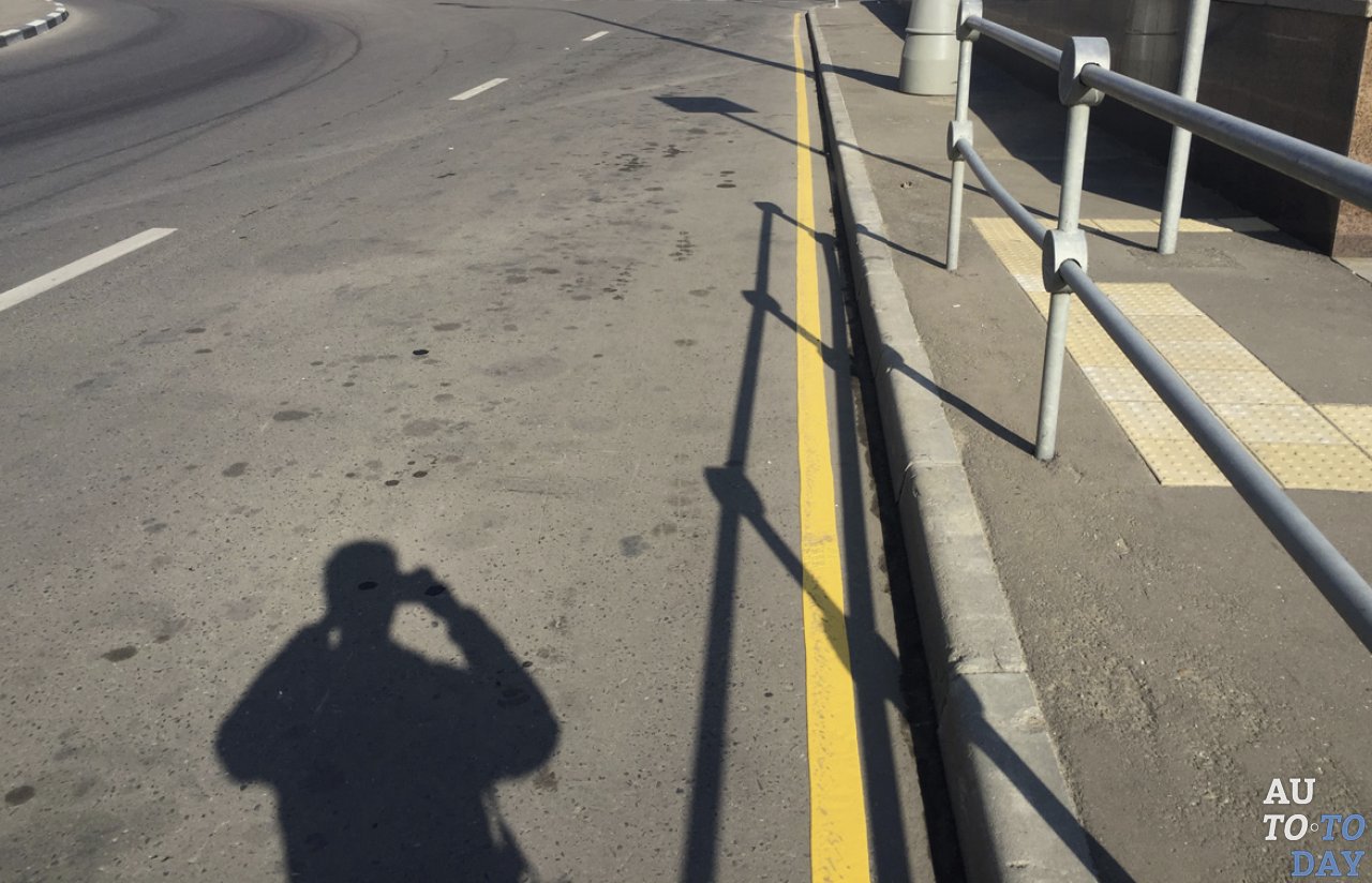 Сплошная желтая разметка