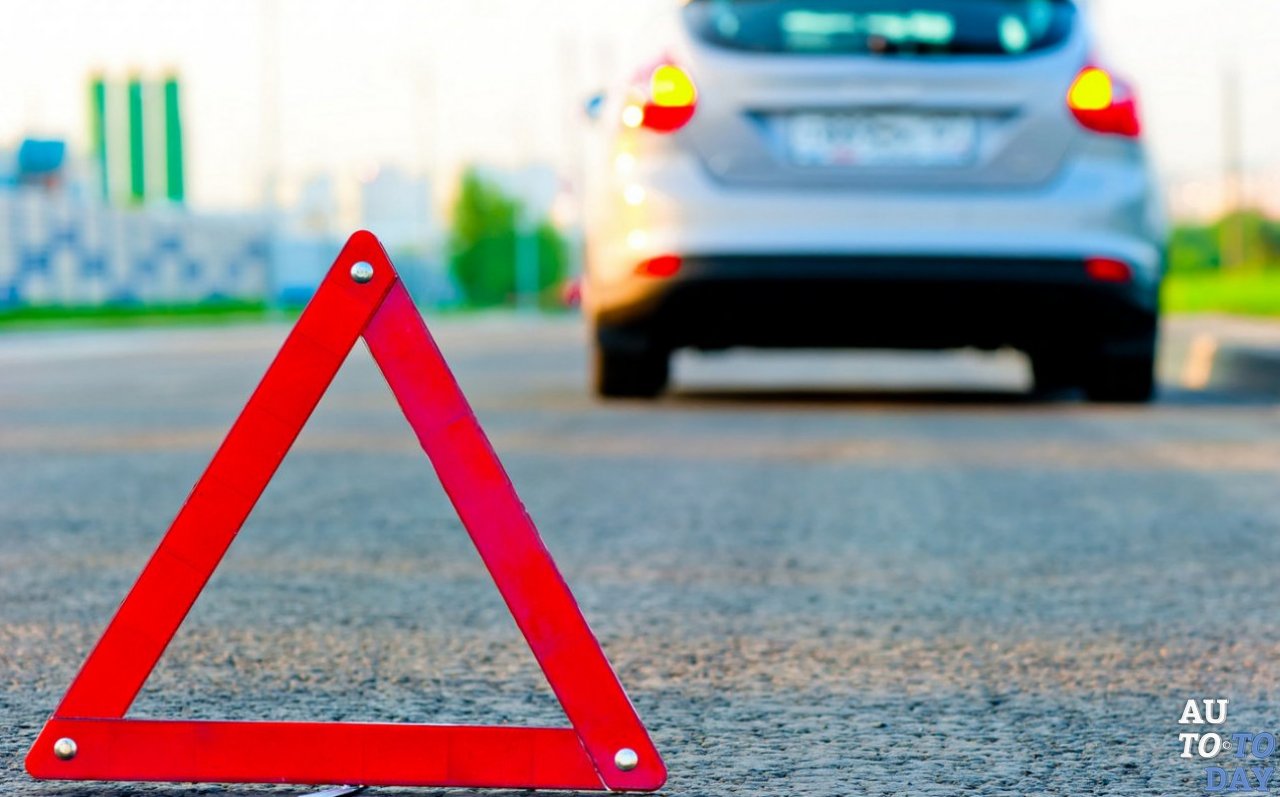 Дорожный знак при ДТП