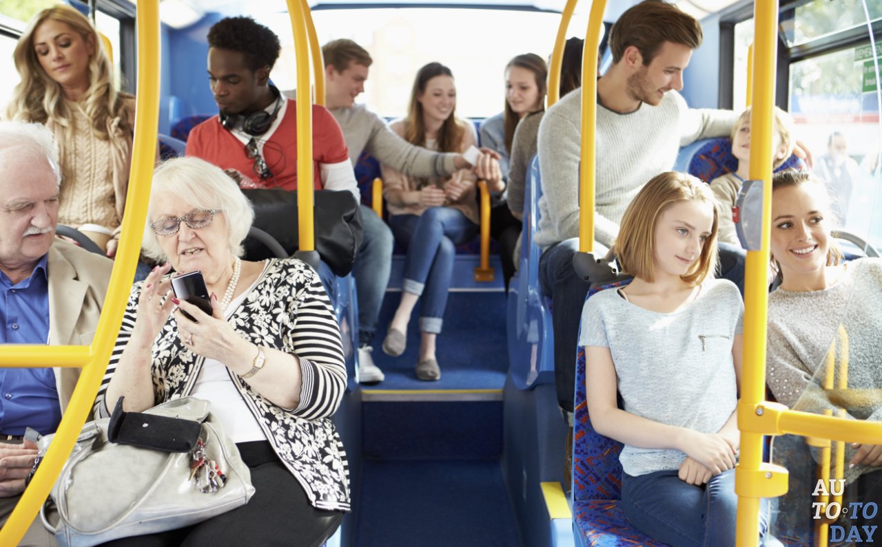 Автобус с пассажирами