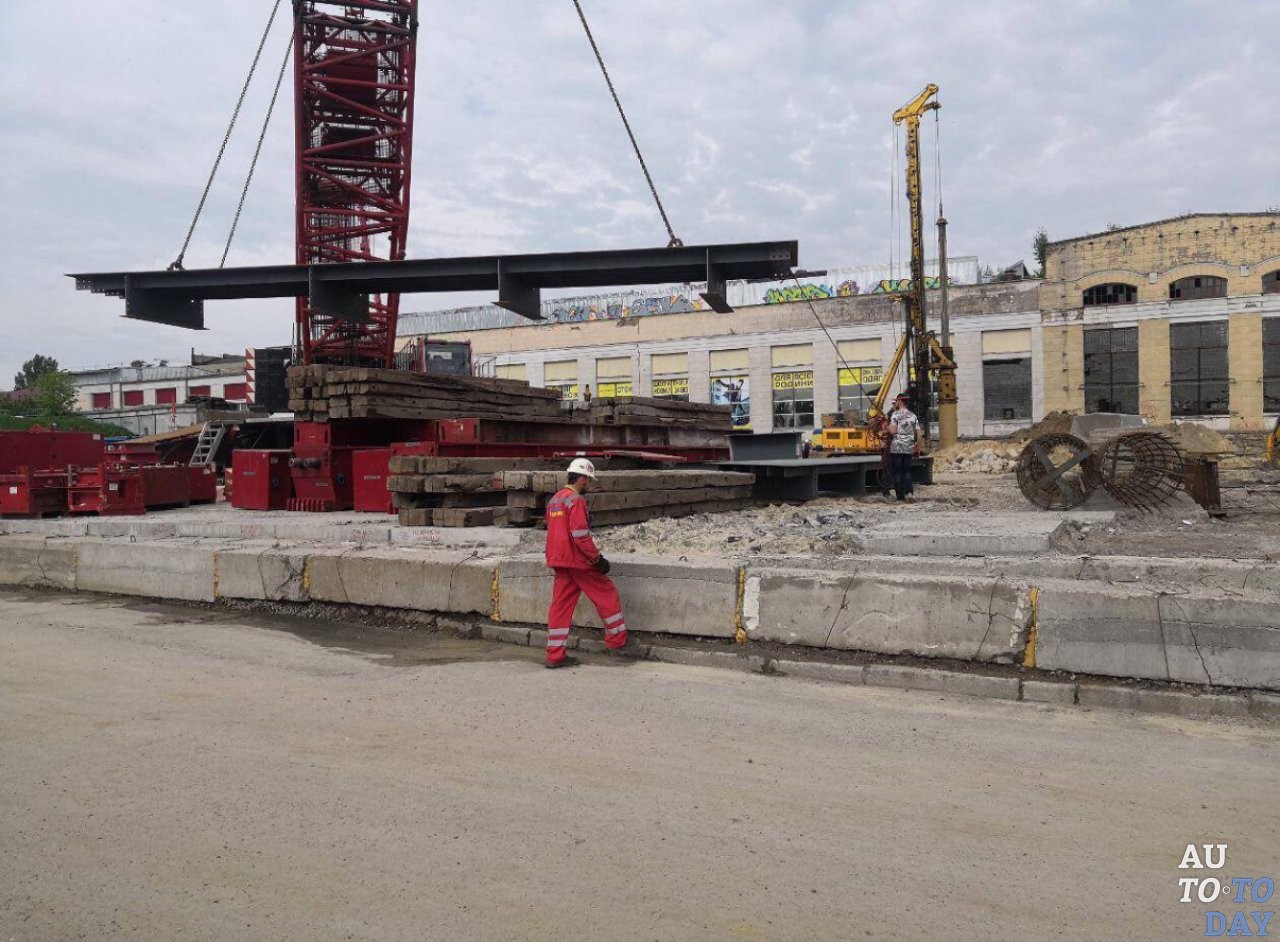 Строительство нового Шулявского путепровода идёт по графику: установлен второй прогон моста