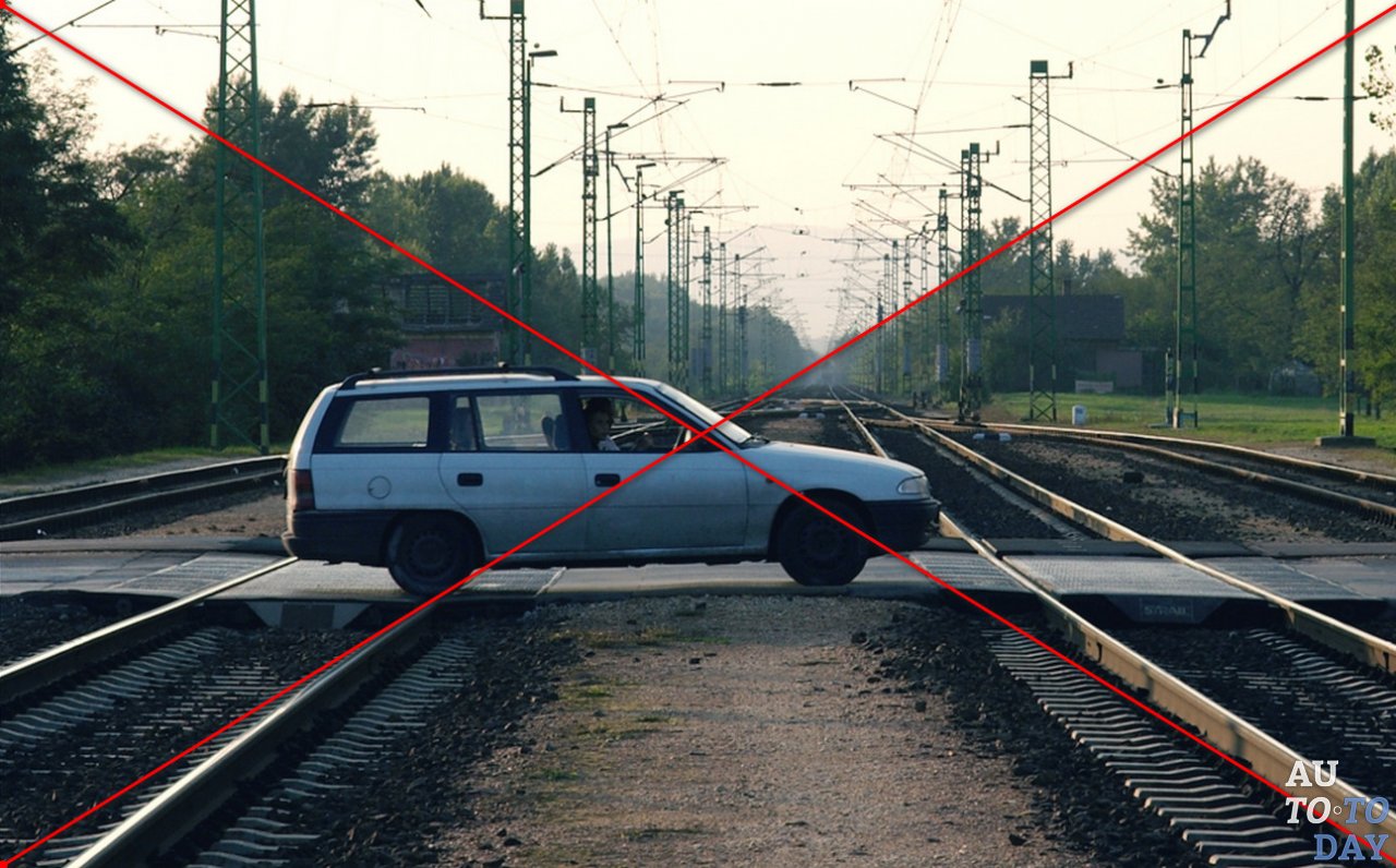 Остановка на железнодорожном переезде Остановка на железнодорожном переезде