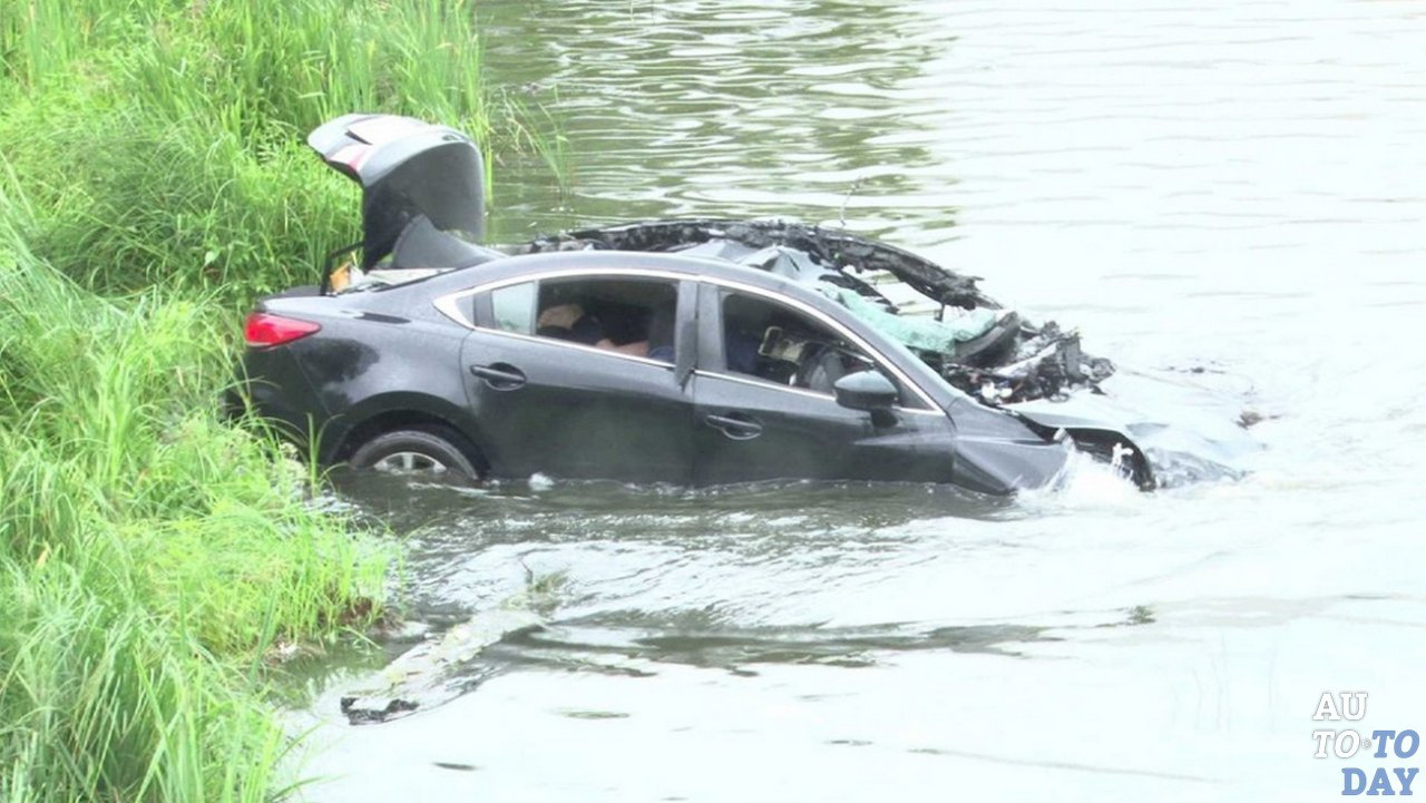 Падение машины в воду
