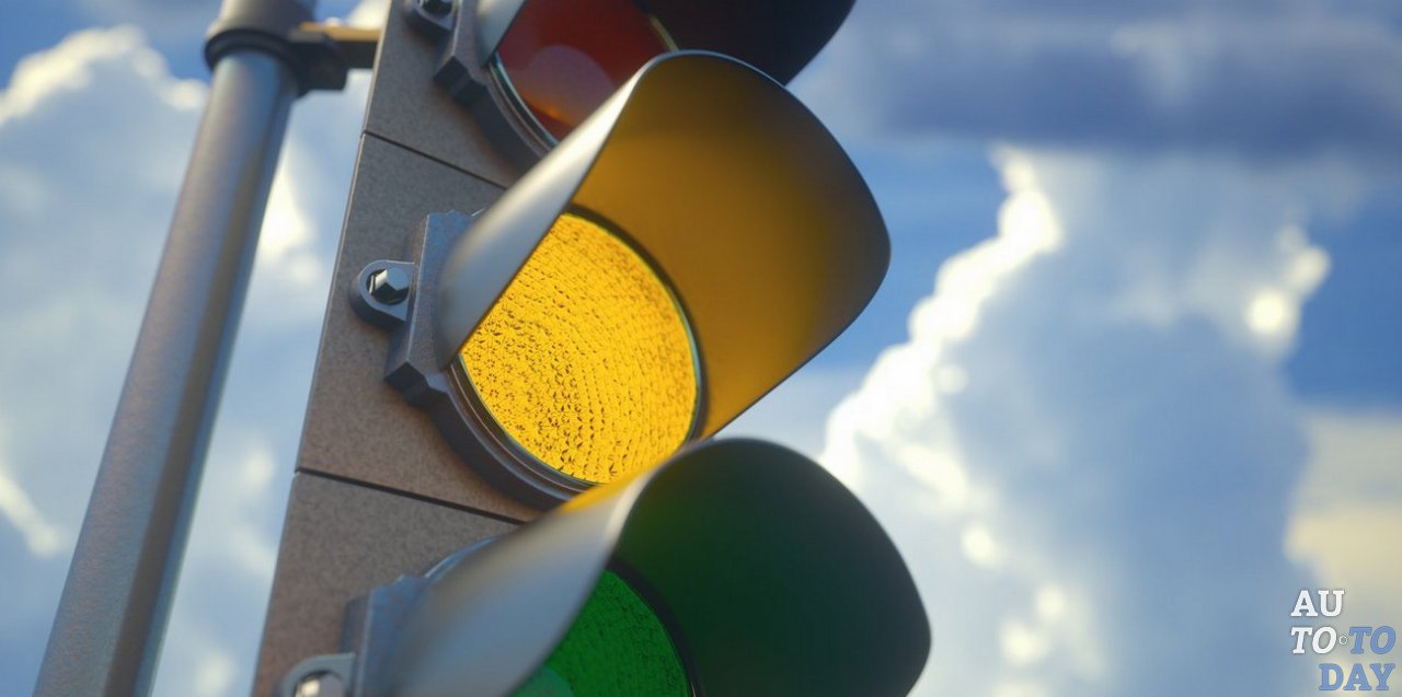 Движение на жёлтый свет светофора Движение на жёлтый свет светофора