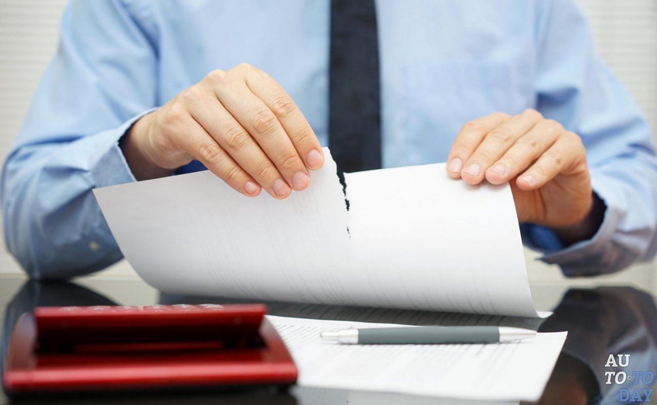 Банк расторгает договор с кредитором Банк расторгает договор с кредитором